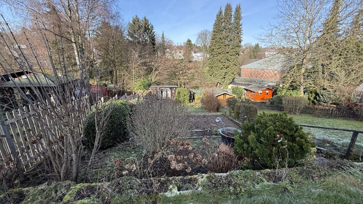 JA, zur ruhig gelegenen Doppelhaushälfte mit Garage, großer Terrasse und Garten in Solingen-Gräfrath – Bild: 24808