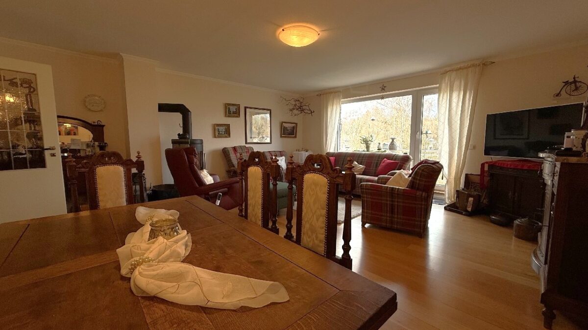 JA, zur ruhig gelegenen Doppelhaushälfte mit Garage, großer Terrasse und Garten in Solingen-Gräfrath – Bild: 24812