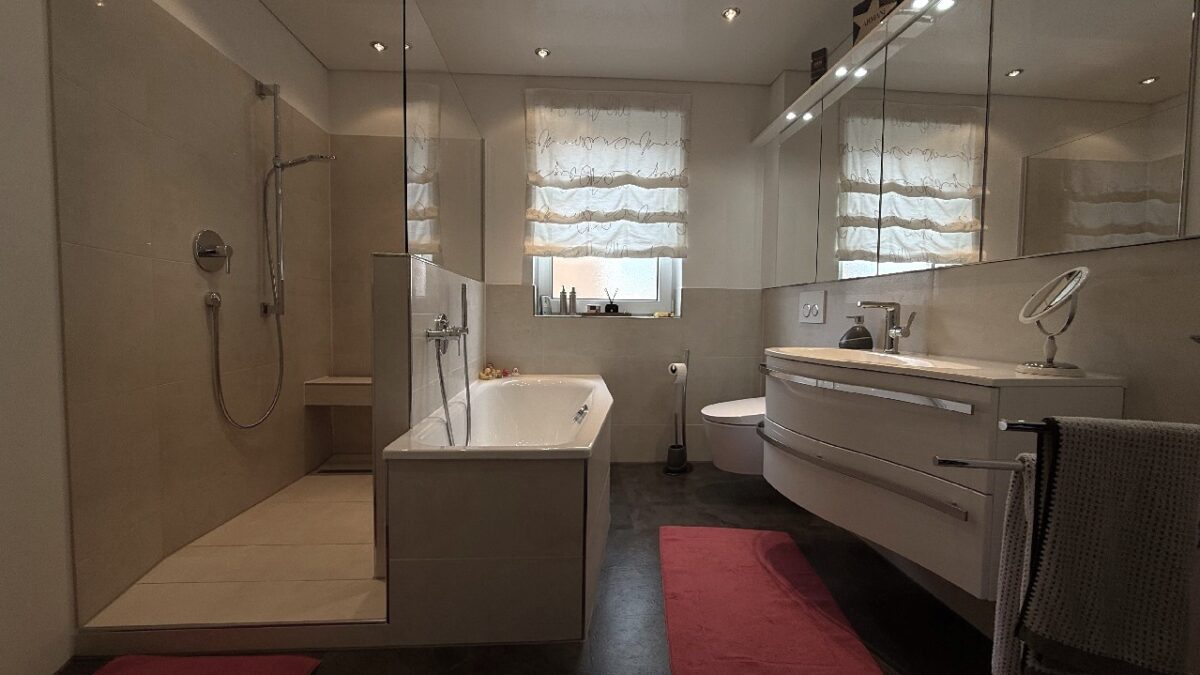 JA, zur ruhig gelegenen Doppelhaushälfte mit Garage, großer Terrasse und Garten in Solingen-Gräfrath – Bild: 24816