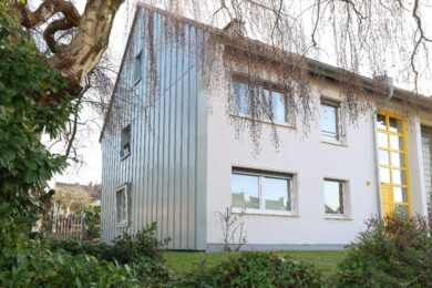 JA, zur modernisierten Mietwohnung mit Sonnenbalkon in Solingen-Gräfrath! – Bild: 24856
