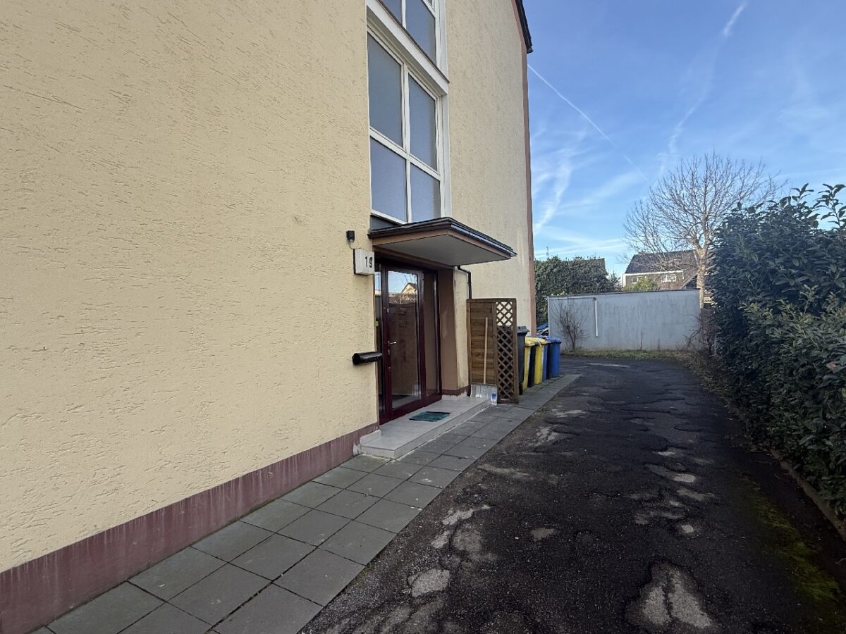 JA, zum großen Wohnhaus mit Balkonen, Garagen und Stellplätzen in begehrter Lage von Solingen-Ohligs – Bild: 25285