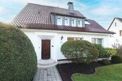 JA, zum modernisierten Einfamilienhaus mit Garage, Carport und großem Garten an der Stadtgrenze Haan – Bild: 25528