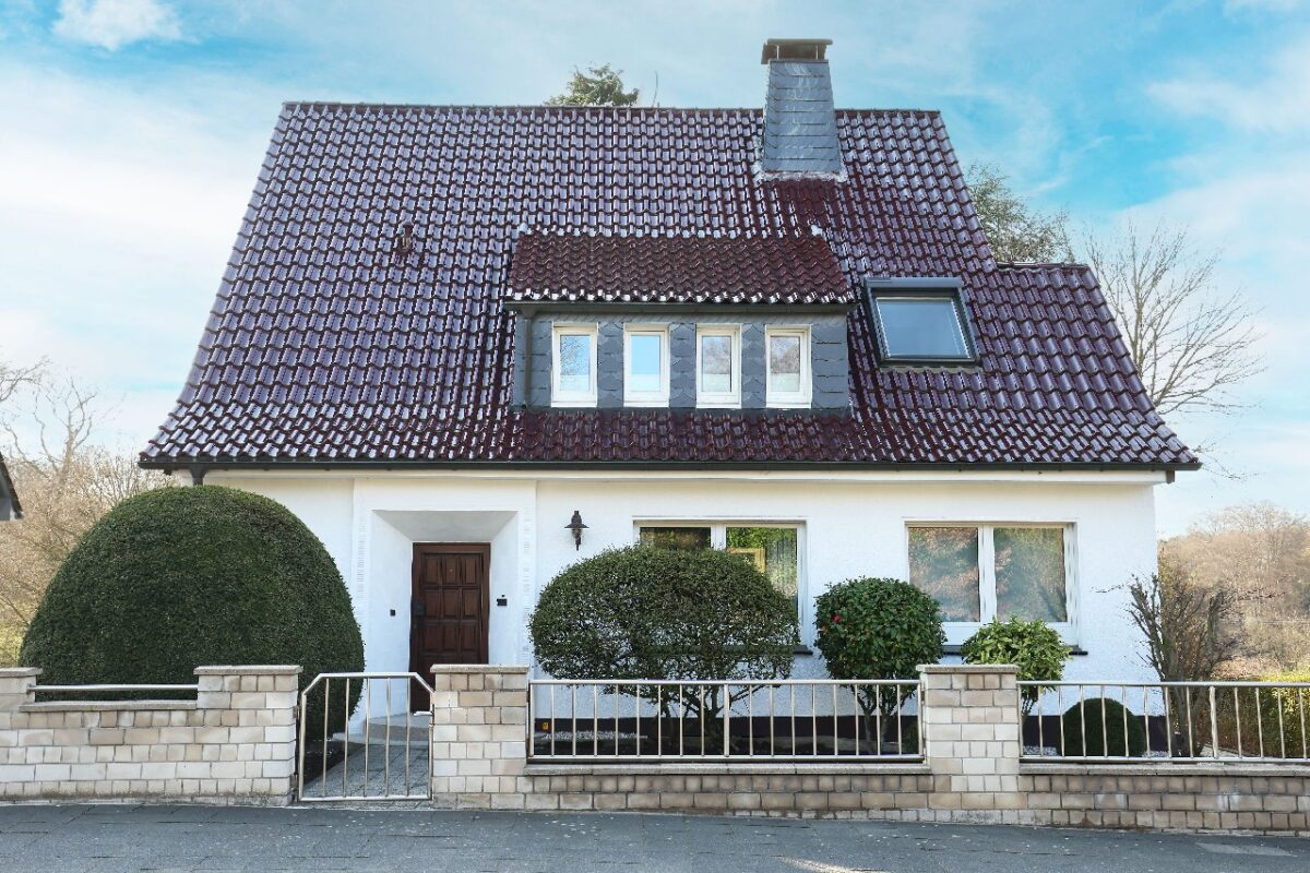 JA, zum modernisierten Einfamilienhaus mit Garage, Carport und großem Garten an der Stadtgrenze Haan – Bild: 25530
