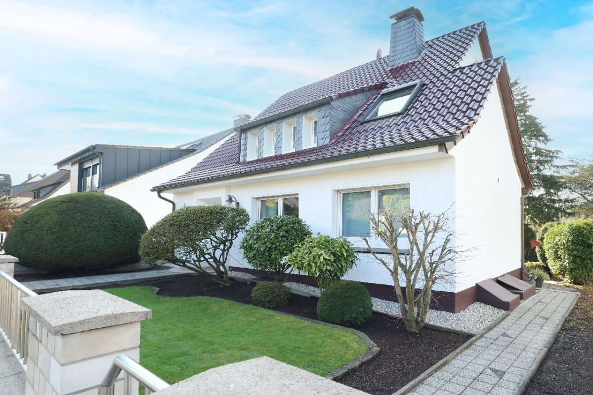 JA, zum modernisierten Einfamilienhaus mit Garage, Carport und großem Garten an der Stadtgrenze Haan – Bild: 25531