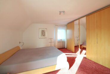 JA, zum modernisierten Einfamilienhaus mit Garage, Carport und großem Garten an der Stadtgrenze Haan – Bild: 25552