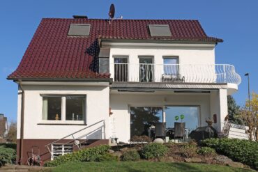 JA, zum modernisierten Einfamilienhaus mit Garage, Carport und großem Garten an der Stadtgrenze Haan – Bild: 25532