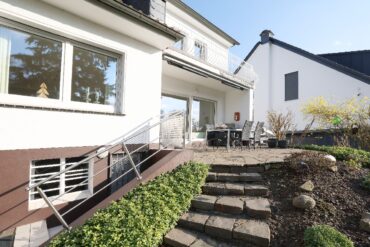 JA, zum modernisierten Einfamilienhaus mit Garage, Carport und großem Garten an der Stadtgrenze Haan – Bild: 25534