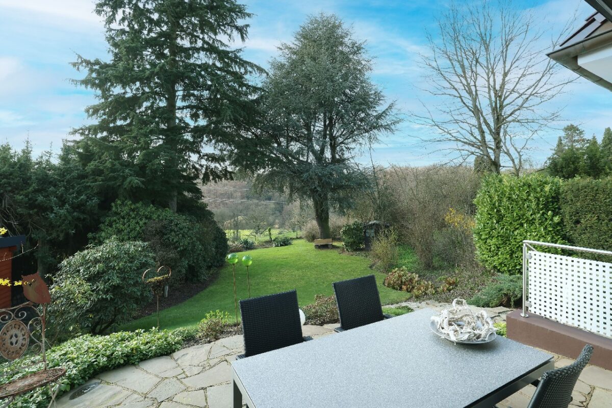 JA, zum modernisierten Einfamilienhaus mit Garage, Carport und großem Garten an der Stadtgrenze Haan – Bild: 25535