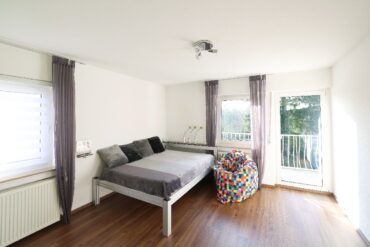 JA, zum modernisierten Einfamilienhaus mit Garage, Carport und großem Garten an der Stadtgrenze Haan – Bild: 25556