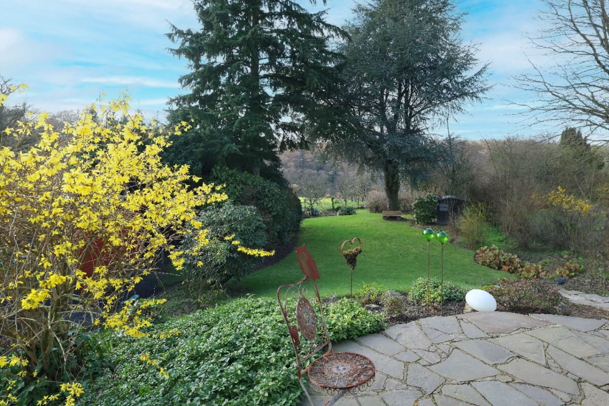 JA, zum modernisierten Einfamilienhaus mit Garage, Carport und großem Garten an der Stadtgrenze Haan – Bild: 25536