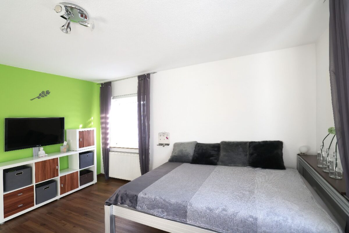 JA, zum modernisierten Einfamilienhaus mit Garage, Carport und großem Garten an der Stadtgrenze Haan – Bild: 25557