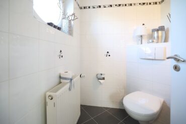 JA, zum modernisierten Einfamilienhaus mit Garage, Carport und großem Garten an der Stadtgrenze Haan – Bild: 25540