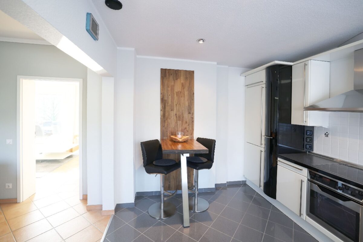 JA, zum modernisierten Einfamilienhaus mit Garage, Carport und großem Garten an der Stadtgrenze Haan – Bild: 25543