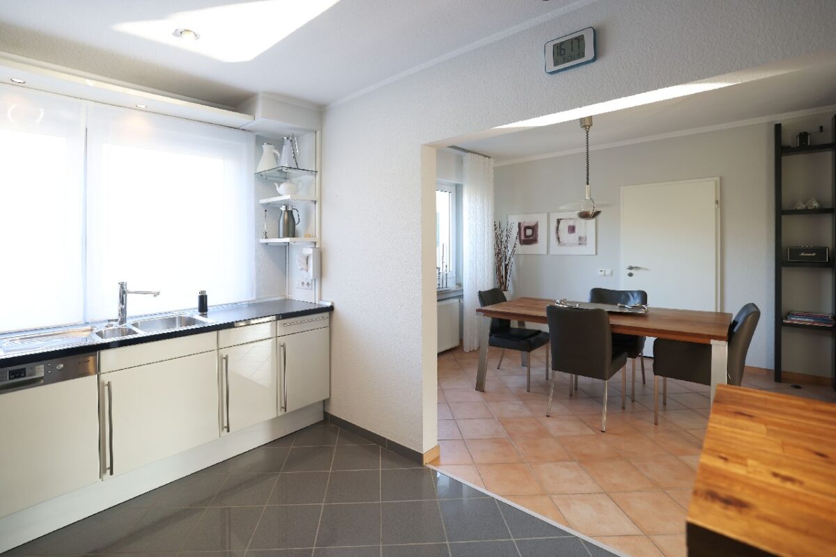 JA, zum modernisierten Einfamilienhaus mit Garage, Carport und großem Garten an der Stadtgrenze Haan – Bild: 25544