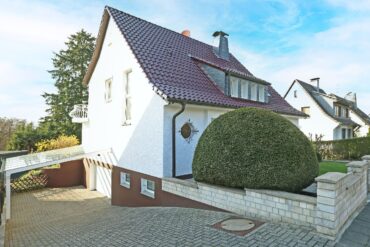 JA, zum modernisierten Einfamilienhaus mit Garage, Carport und großem Garten an der Stadtgrenze Haan – Bild: 25565
