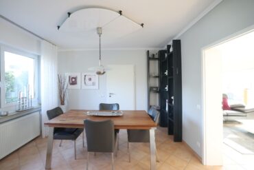 JA, zum modernisierten Einfamilienhaus mit Garage, Carport und großem Garten an der Stadtgrenze Haan – Bild: 25545