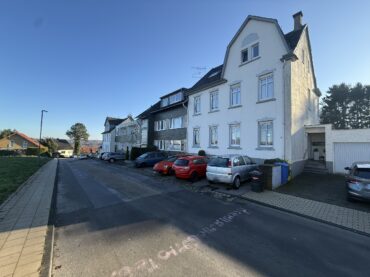 JA, zu den drei TOP-gepflegten Mehrfamilienhäusern mit Garage und Stellplätzen in Solingen-Gräfrath! – Bild: 25676