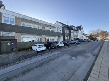 JA, zu den drei TOP-gepflegten Mehrfamilienhäusern mit Garage und Stellplätzen in Solingen-Gräfrath! – Bild: 25679