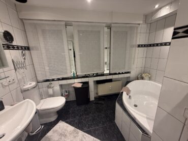 JA, zu den drei TOP-gepflegten Mehrfamilienhäusern mit Garage und Stellplätzen in Solingen-Gräfrath! – Bild: 25726