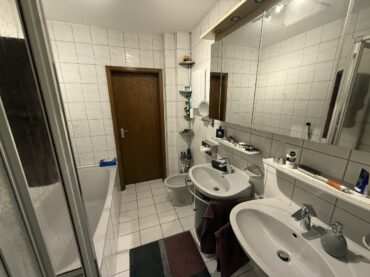 JA, zu den drei TOP-gepflegten Mehrfamilienhäusern mit Garage und Stellplätzen in Solingen-Gräfrath! – Bild: 25739