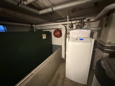 Einfamilienhaus mit 2 Einliegerwohnungen, Garten, Garage und Stellplätzen in idyllischer Hofschaft! – Bild: 25797