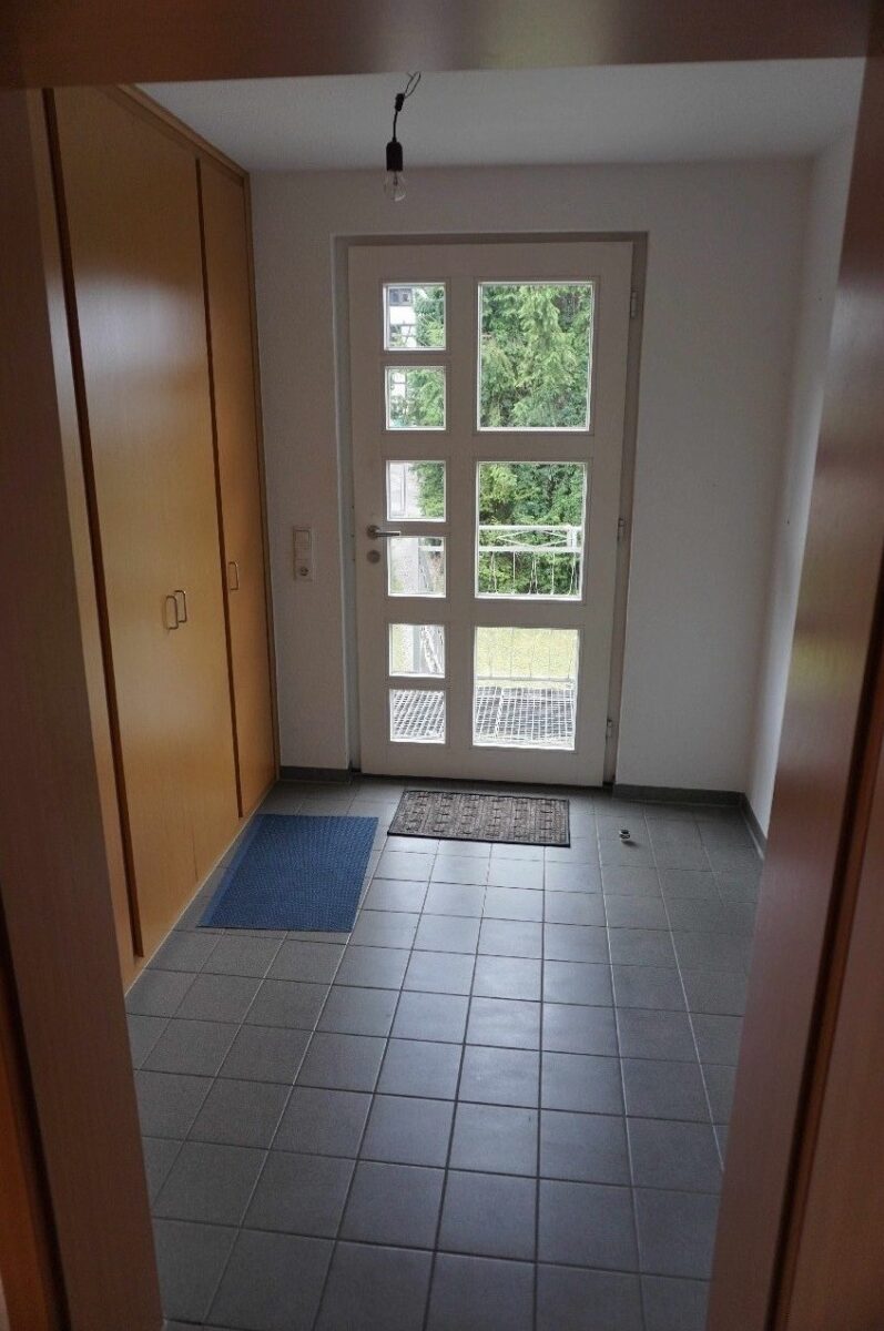 Einfamilienhaus mit 2 Einliegerwohnungen, Garten, Garage und Stellplätzen in idyllischer Hofschaft! – Bild: 25774