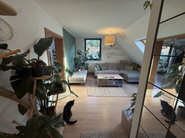 Einfamilienhaus mit 2 Einliegerwohnungen, Garten, Garage und Stellplätzen in idyllischer Hofschaft! – Bild: 25776