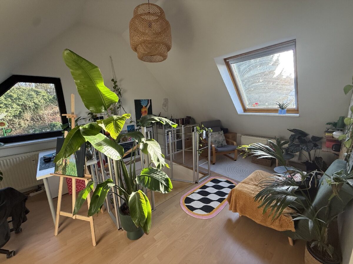 Einfamilienhaus mit 2 Einliegerwohnungen, Garten, Garage und Stellplätzen in idyllischer Hofschaft! – Bild: 25781