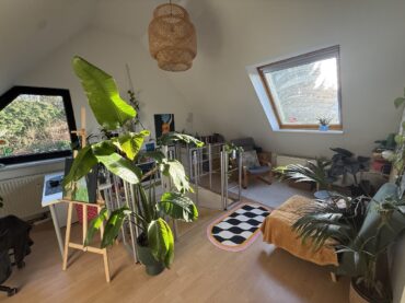 Einfamilienhaus mit 2 Einliegerwohnungen, Garten, Garage und Stellplätzen in idyllischer Hofschaft! – Bild: 25781