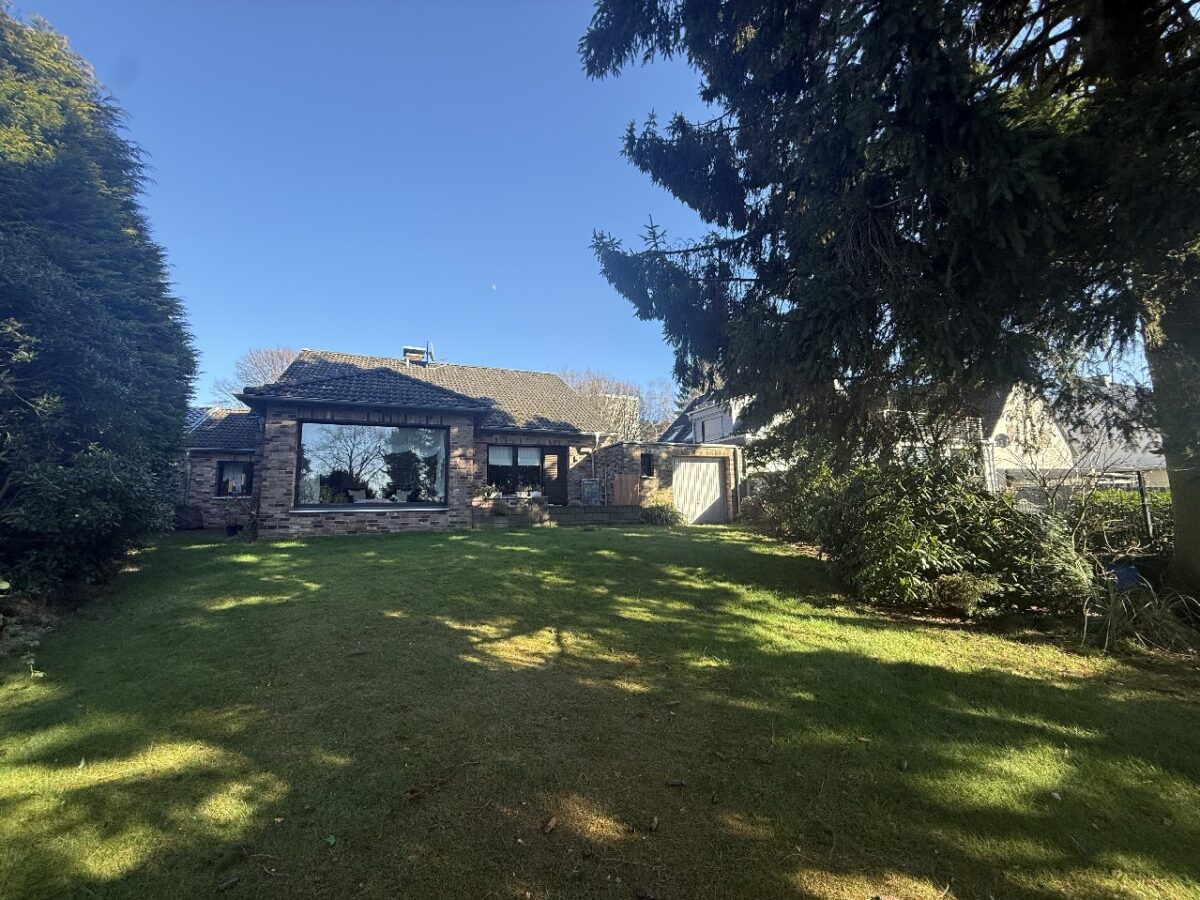 JA, zum Einfamilienhaus mit Einliegerwohnung, großem Garten und Garage Nähe Klinikum! – Bild: 25621