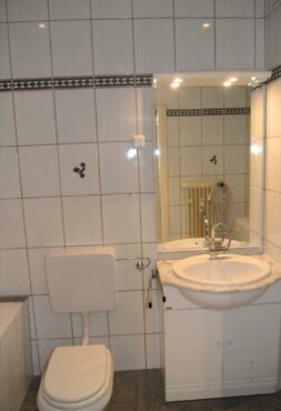 JA, zum Einfamilienhaus mit Einliegerwohnung, großem Garten und Garage Nähe Klinikum! – Bild: 25639