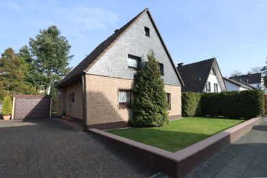 JA, zum modernisierten Einfamilienhaus mit Garage, Carport und großem Garten an der Stadtgrenze Haan – Bild: 25231