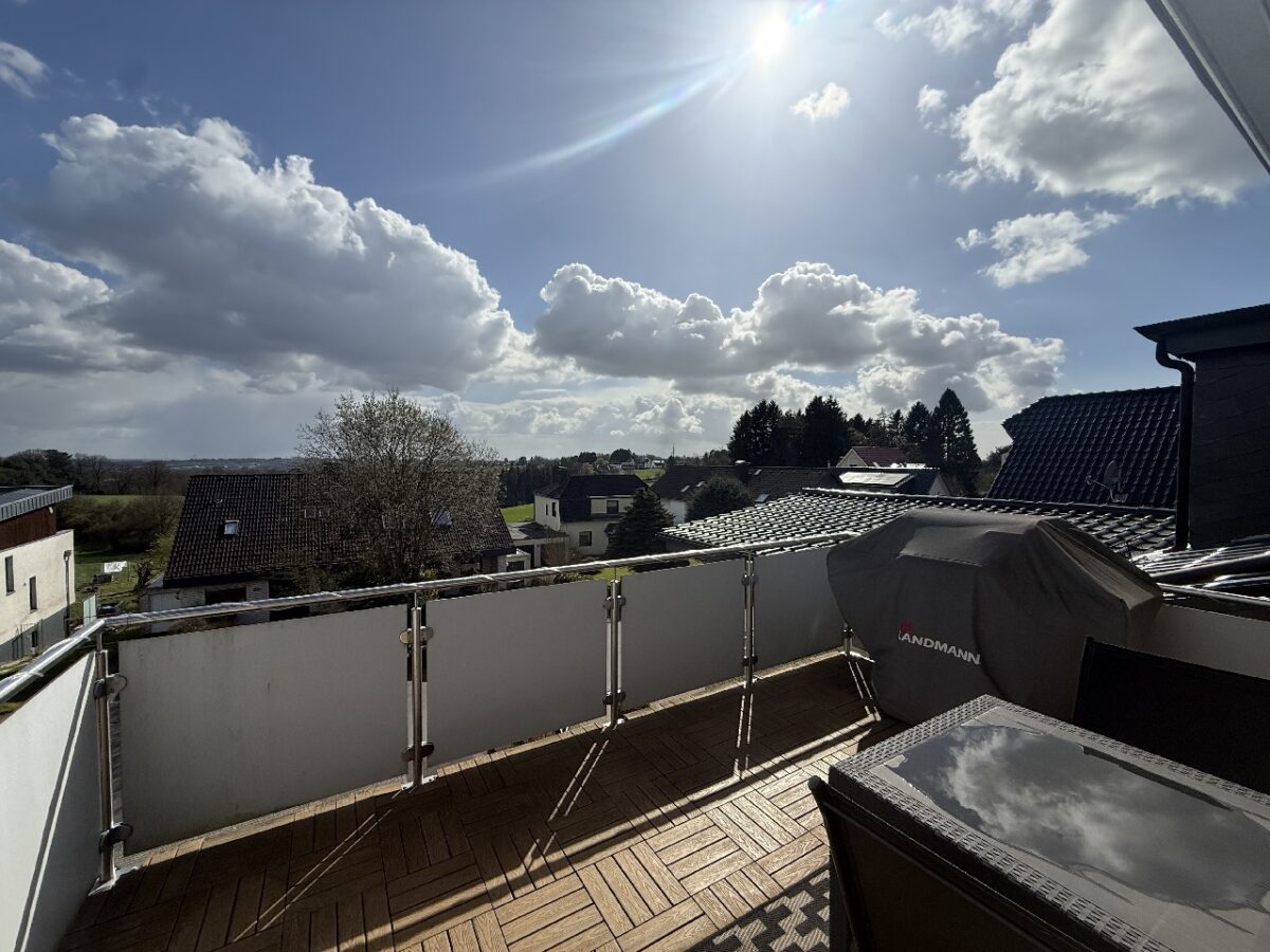 JA, zur außergewöhnlichen 3-Zimmer-Eigentumswohnung mit Balkon und Weitblick in Solingen-Gräfrath! – Bild: 25842