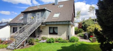 JA, zur gepflegten Eigentumswohnung mit Sonnenloggia und TG-Stellplatz im Herz von Solingen-Gräfrath – Bild: 25440