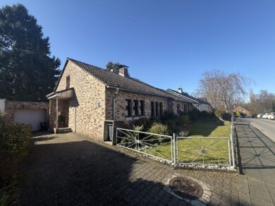 JA, zur gepflegten Eigentumswohnung mit Sonnenloggia und TG-Stellplatz im Herz von Solingen-Gräfrath – Bild: 25137