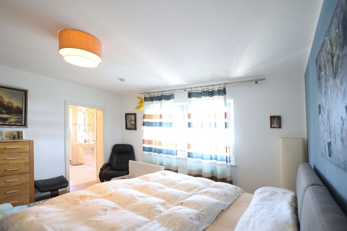 JA, zur neuwertigen Maisonettewohnung mit Terrasse, Garten + 2 KFZ-Stellplätzen in Solingen-Gräfrath – Bild: 26146