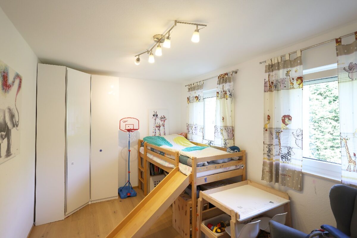 JA, zum Haus im Haus mit Terrasse, Garten und 2 KFZ-Stellplätzen in Solingen-Gräfrath! – Bild: 26165