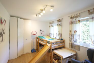 JA, zum Haus im Haus mit Terrasse, Garten und 2 KFZ-Stellplätzen in Solingen-Gräfrath! – Bild: 26165