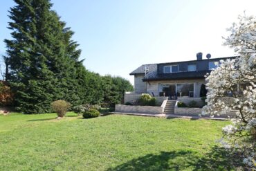 JA, zum Haus im Haus mit Terrasse, Garten und 2 KFZ-Stellplätzen in Solingen-Gräfrath! – Bild: 26170
