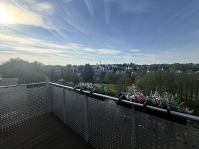 JA, zur gepflegten Eigentumswohnung mit Sonnenloggia und TG-Stellplatz im Herz von Solingen-Gräfrath – Bild: 25957