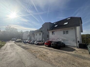 JA, zur neuwertigen 3,5 ZimmerMaisonettewohnung mit Stellplatz, 2 Balkonen  und  Weitblick am Bärenloch – Bild: 26174