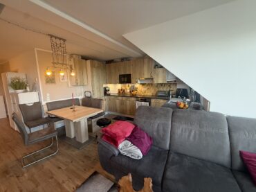 JA, zur neuwertigen 3,5 ZimmerMaisonettewohnung mit Stellplatz, 2 Balkonen  und  Weitblick am Bärenloch – Bild: 26177