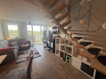 JA, zur neuwertigen 3,5 ZimmerMaisonettewohnung mit Stellplatz, 2 Balkonen  und  Weitblick am Bärenloch – Bild: 26178
