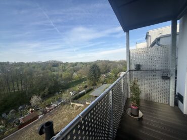JA, zur neuwertigen 3,5 ZimmerMaisonettewohnung mit Stellplatz, 2 Balkonen  und  Weitblick am Bärenloch – Bild: 26179