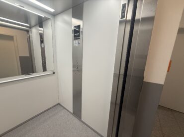 JA, zur neuwertigen 3,5 ZimmerMaisonettewohnung mit Stellplatz, 2 Balkonen  und  Weitblick am Bärenloch – Bild: 26190