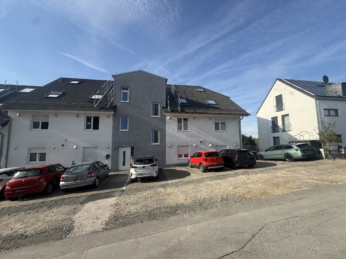 JA, zur neuwertigen 3,5 ZimmerMaisonettewohnung mit Stellplatz, 2 Balkonen  und  Weitblick am Bärenloch – Bild: 26193
