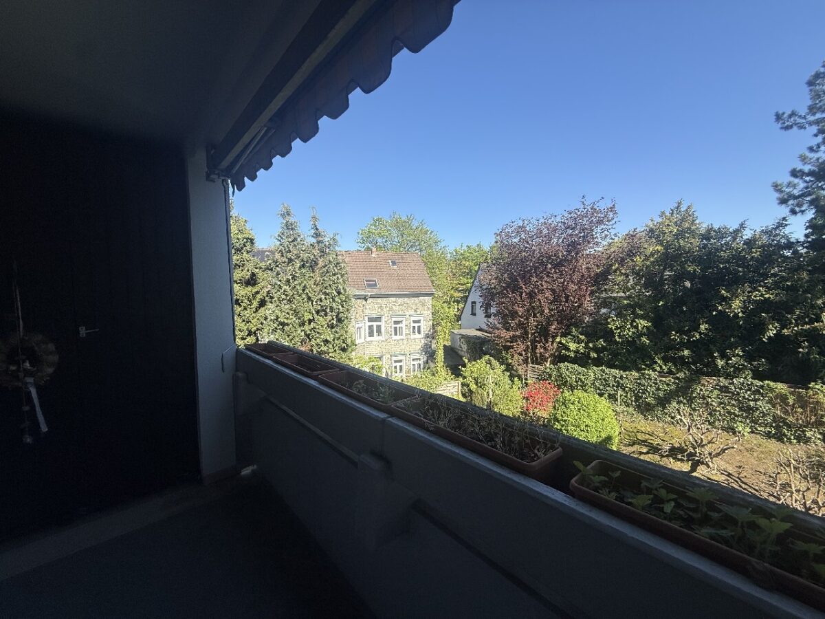 JA, zur gepflegten Eigentumswohnung mit Sonnenloggia und TG-Stellplatz im Herz von Solingen-Gräfrath – Bild: 26348