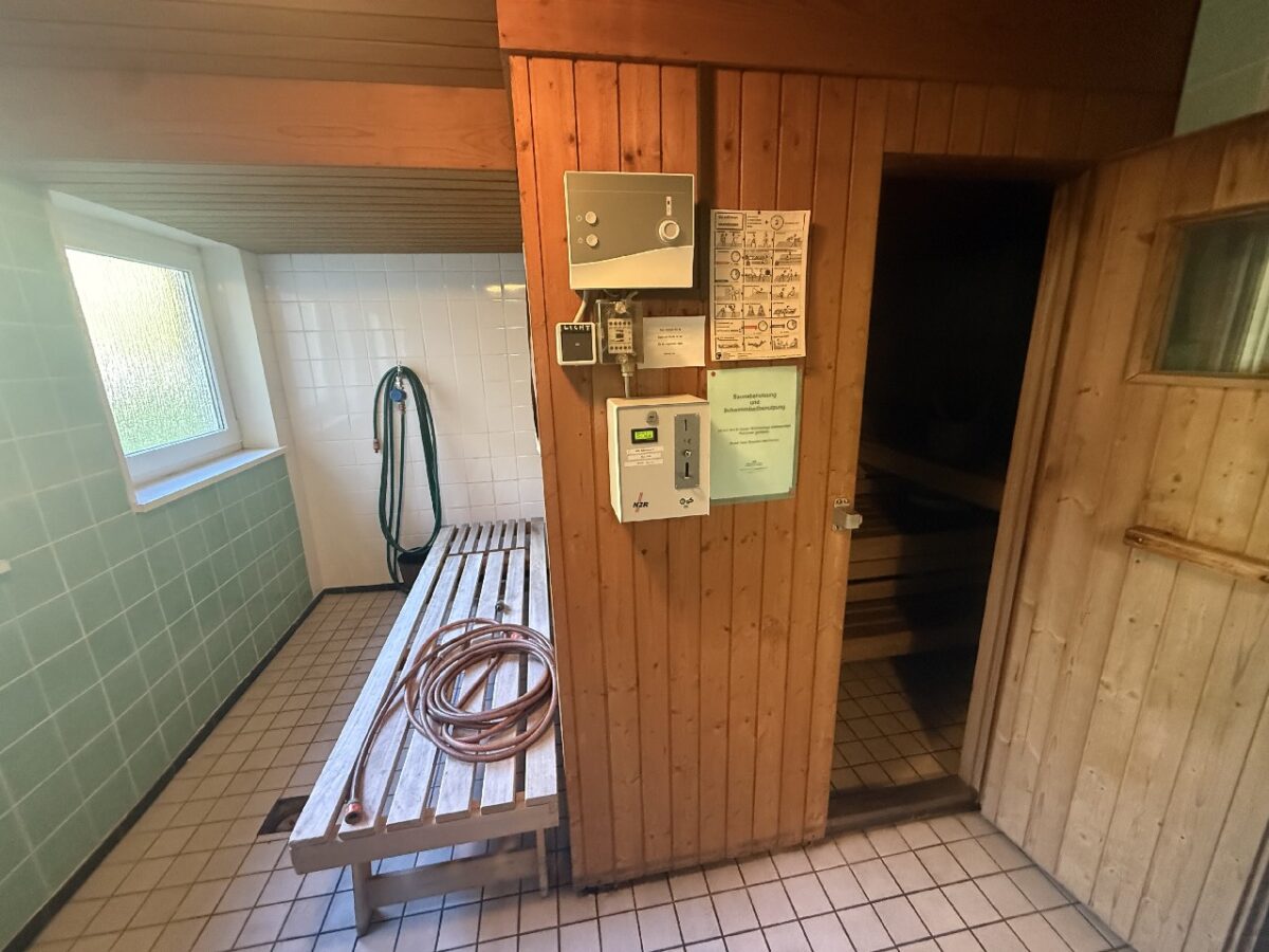 JA, zur gepflegten Eigentumswohnung mit Sonnenloggia und TG-Stellplatz im Herz von Solingen-Gräfrath – Bild: 26355