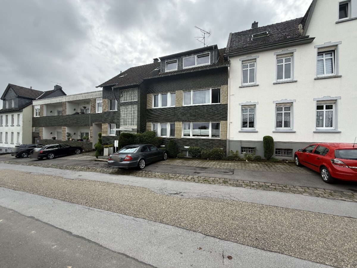 JA, zum attraktiven Immobilienpaket in Solingen-Gräfrath! -3 Mehrfamilienwohnhäuser mit Stellplätzen – Bild: 27661