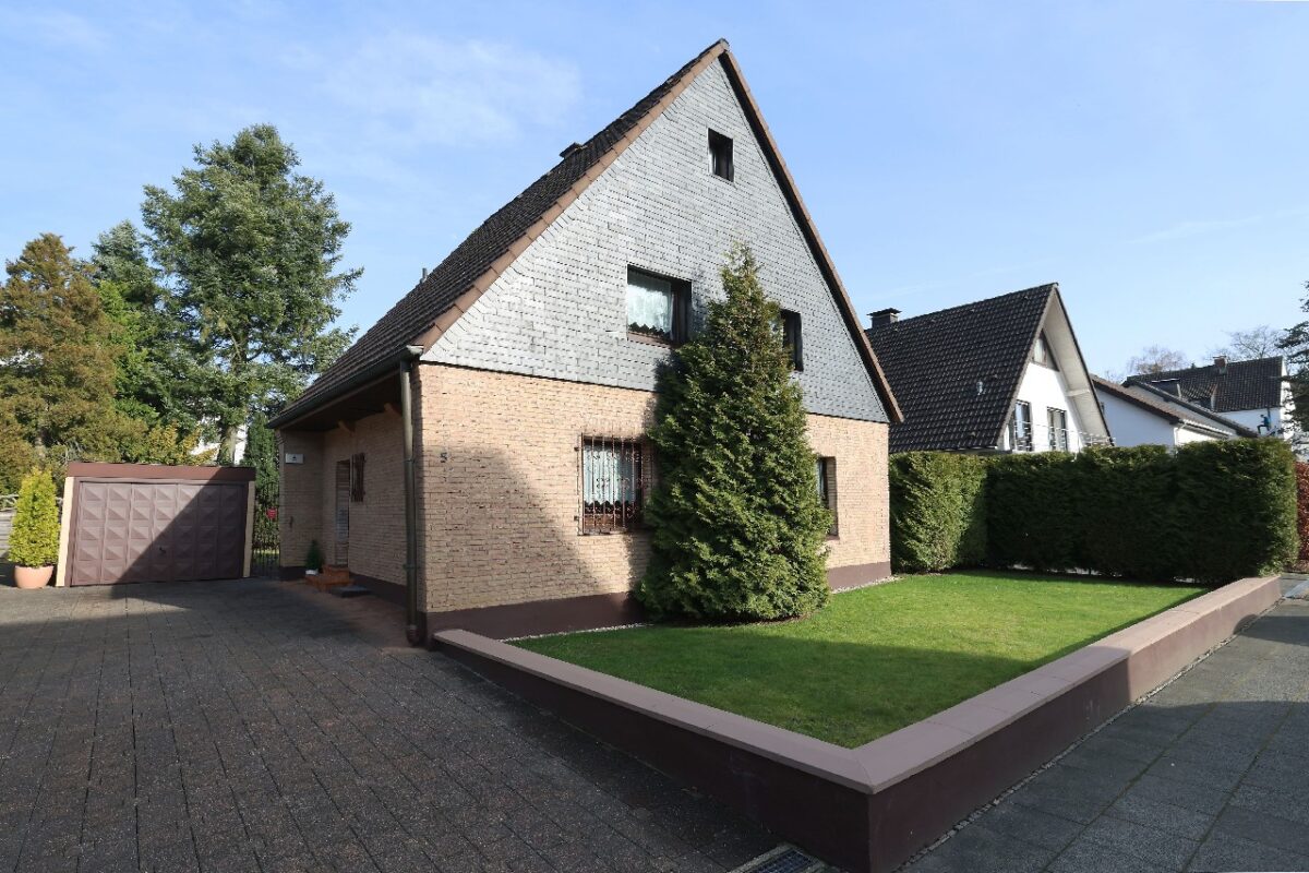 JA, zum freistehenden Einfamilienhaus mit Garage und Garten in ruhiger Lage von Solingen-Katternberg – Bild: 28032